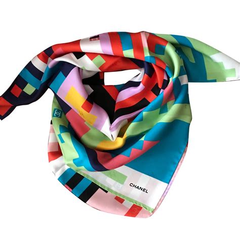 fendi foulard soie|Foulard en soie multicolore .